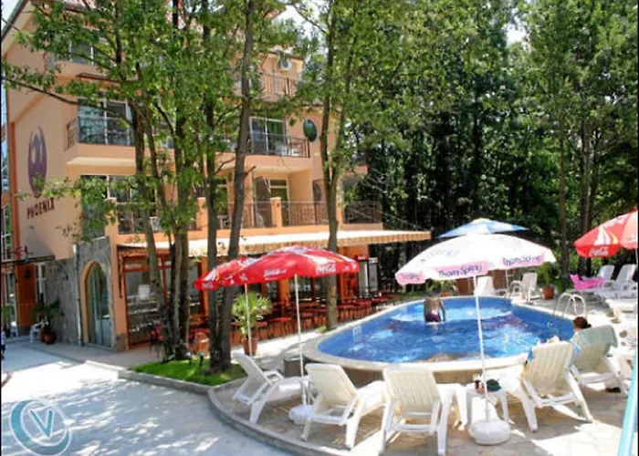 Family Phoenix Hotel *