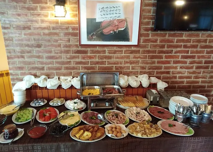 Family Phoenix Hotel *